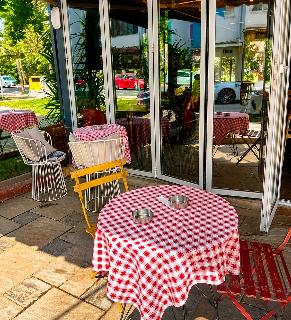 BIZNES NË SHITJE | BAR / PICERI & FAST-FOOD, Bulevardi i Ri, Tiranë.