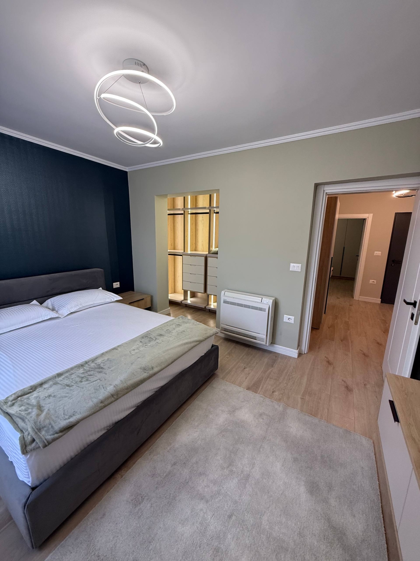 Apartament 2+1 me qera, rruga Salës, Tiranë.