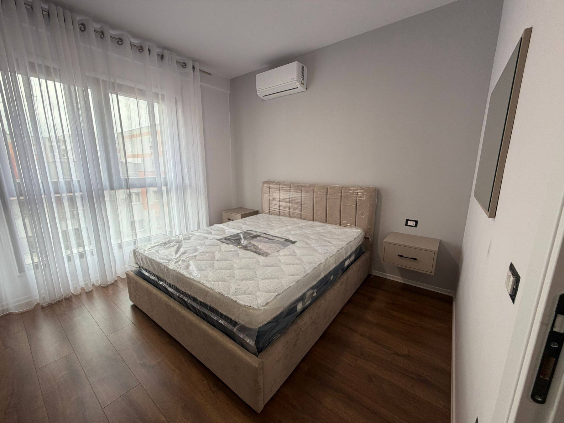 Apartament 1+1 me qera, Bulevardi i Ri, Tiranë.