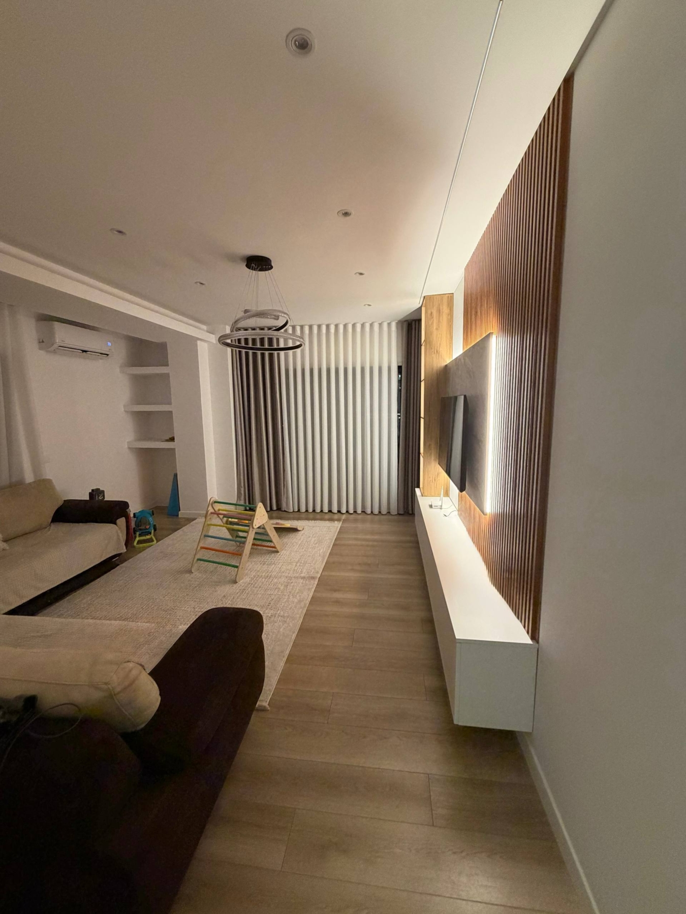 Apartament 2+1+2 + post parkimi me qera, Kodra e Diellit, Tiranë.
