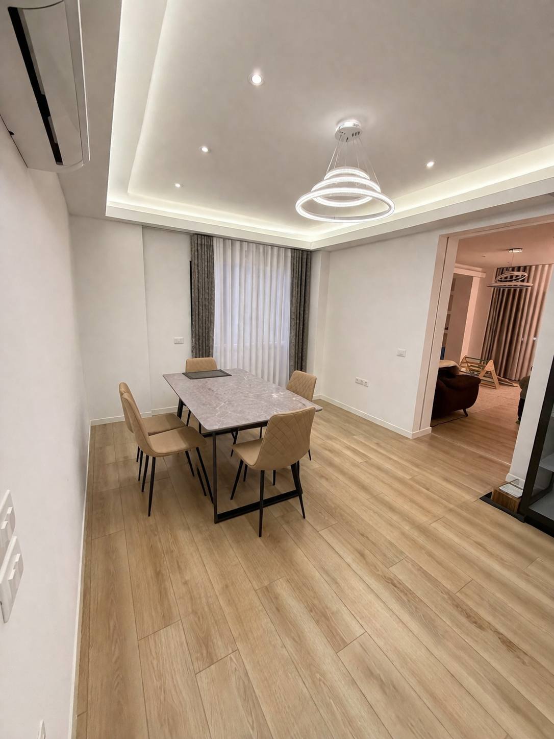 Apartament 2+1+2 + post parkimi me qera, Kodra e Diellit, Tiranë.