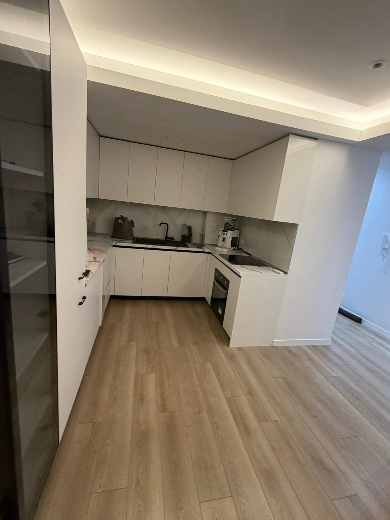 Apartament 2+1+2 + post parkimi me qera, Kodra e Diellit, Tiranë.