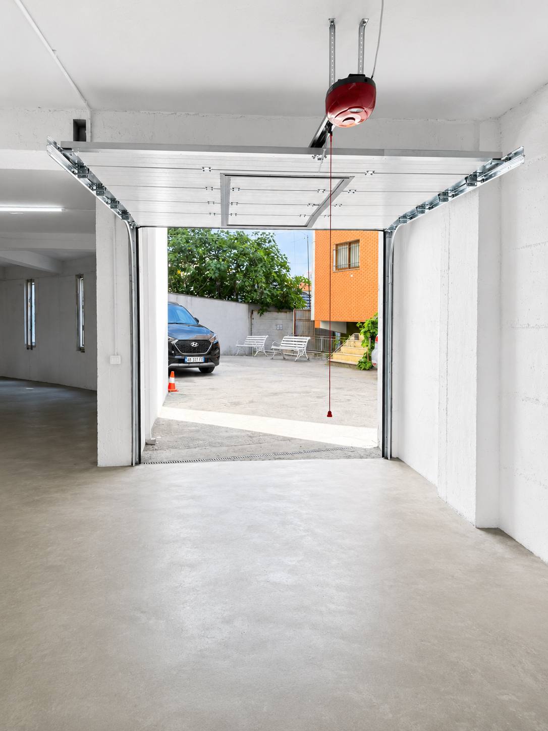 Magazinë me qera, Shkozë, ish News 24, Tiranë.