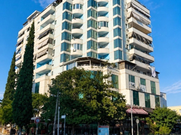 Apartament fantastik për shitje, pranë Ambasadës Amerikane, Tiranë.