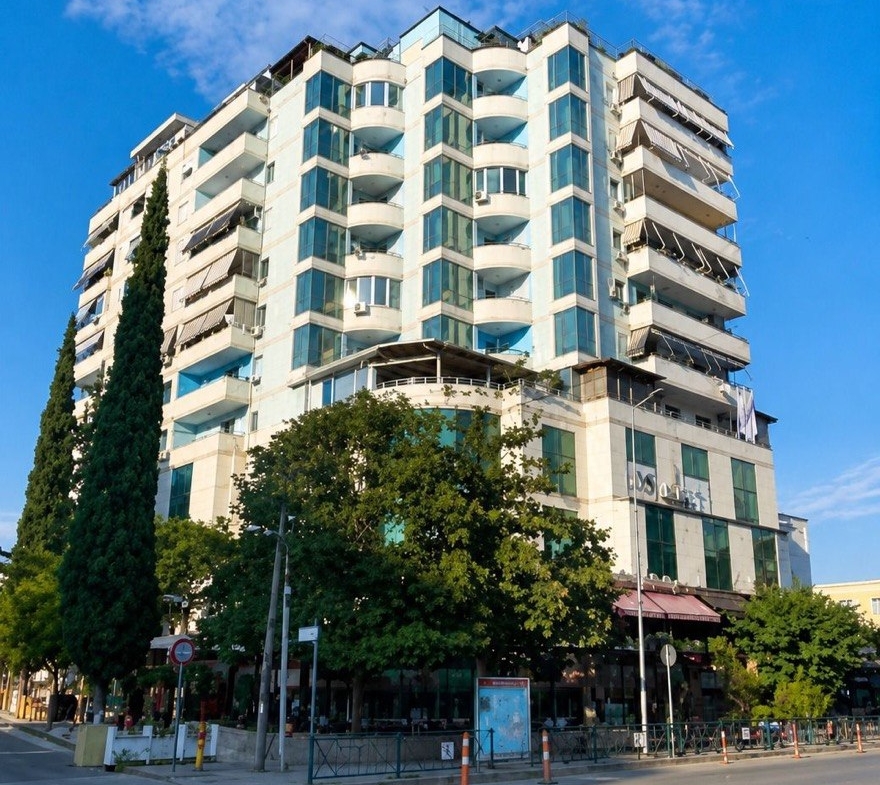 Apartament fantastik për shitje, pranë Ambasadës Amerikane, Tiranë.