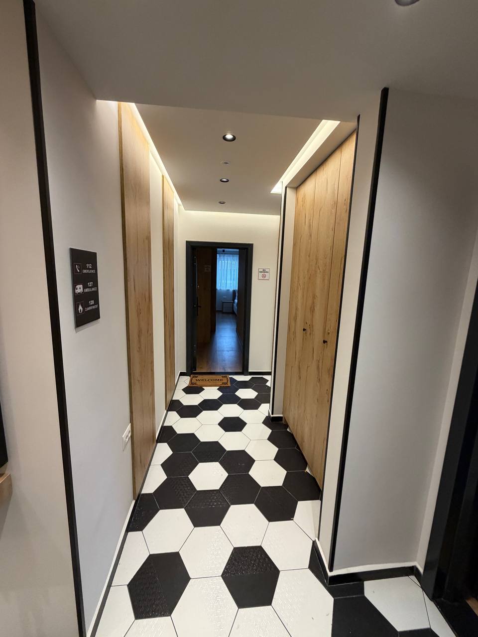 Shitet/ jepet me qera apartament – hotel me 5 studio, Plazh – Rrota Kuqe, Durrës.