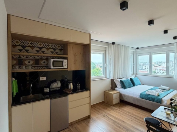 Shitet/ jepet me qera apartament – hotel me 5 studio, Plazh – Rrota Kuqe, Durrës.