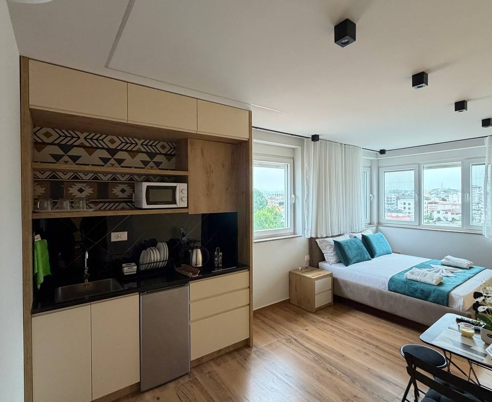 Shitet/ jepet me qera apartament – hotel me 5 studio, Plazh – Rrota Kuqe, Durrës.