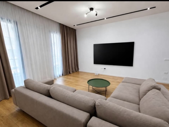 Apartament 2+1 për qera, te Square 21, Tiranë.