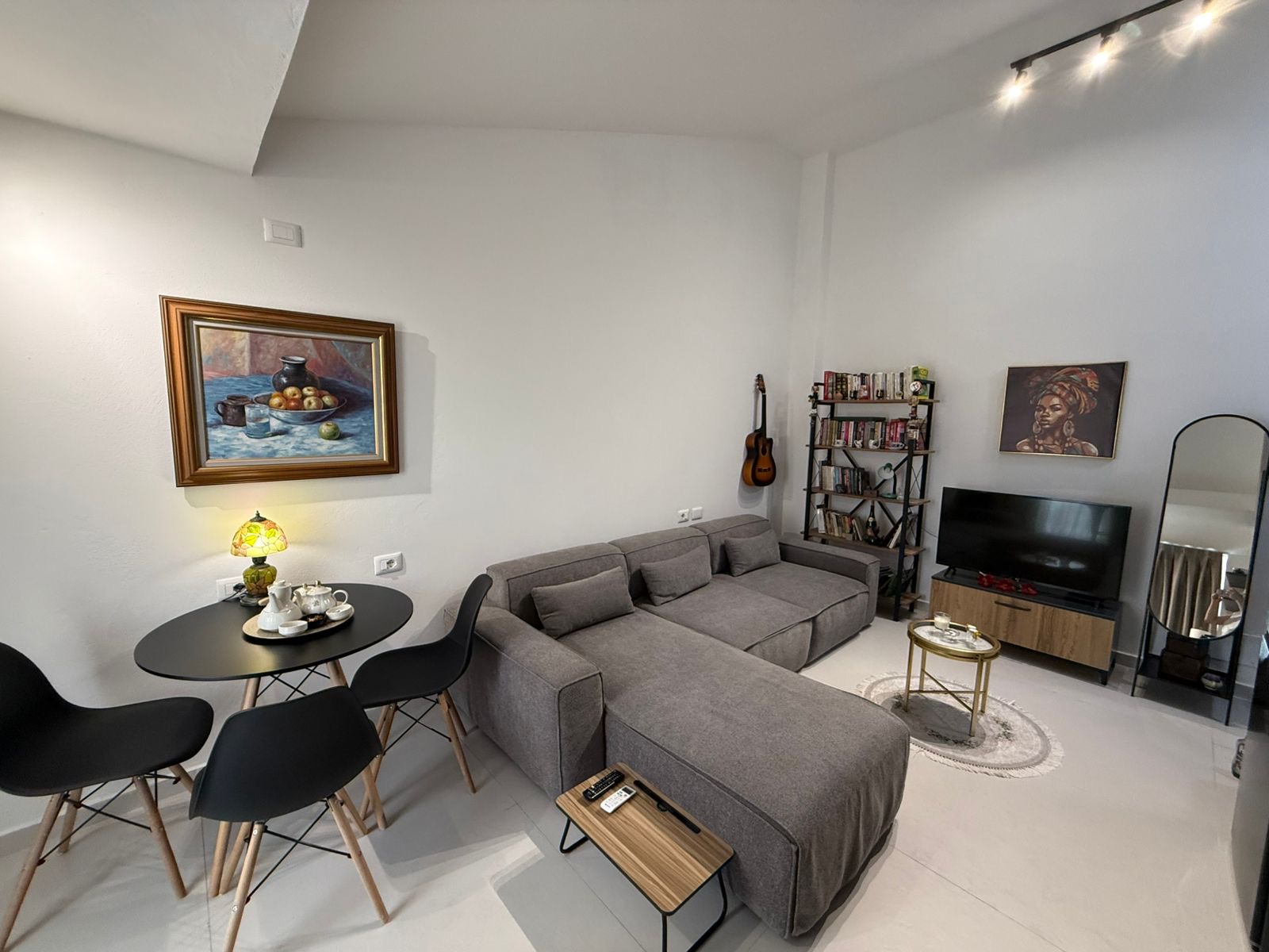 Apartament 1+1 për shitje, në Fresk, Tiranë.