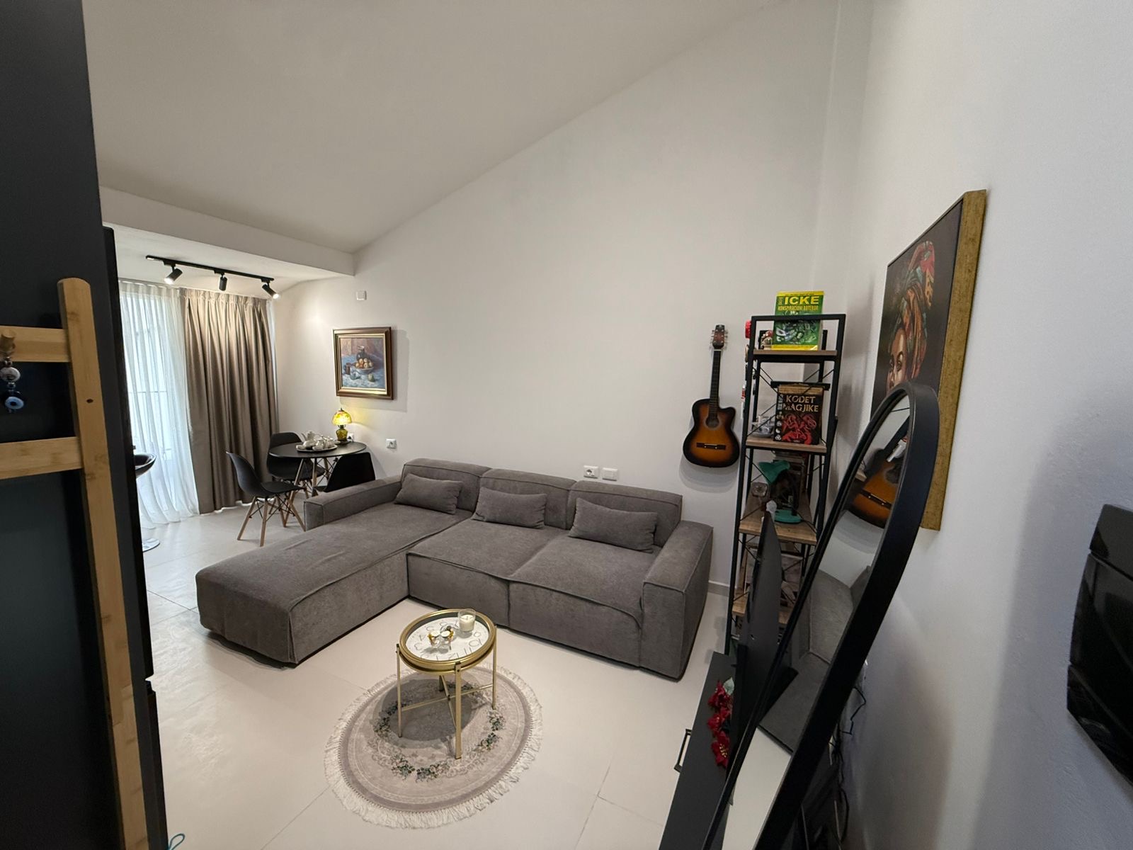 Apartament 1+1 për shitje, në Fresk, Tiranë.