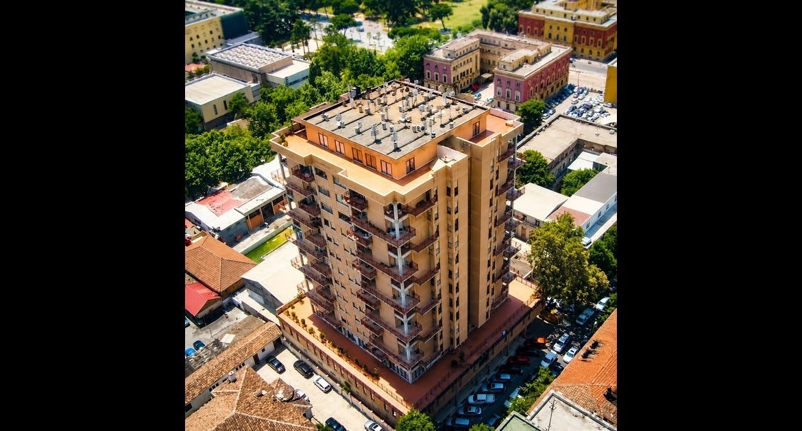 Shitet ambient biznesi, Torre Drin, Tiranë.