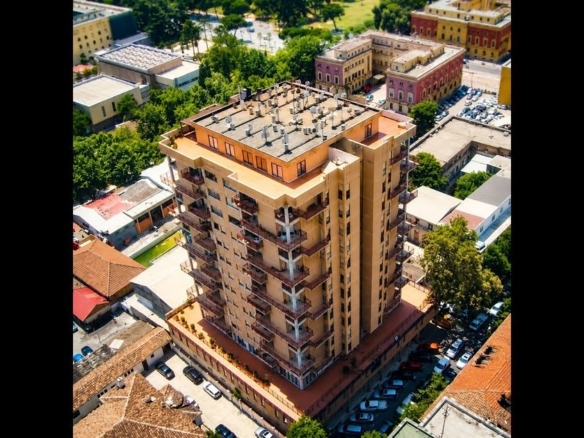 Shitet ambient biznesi, Torre Drin, Tiranë.