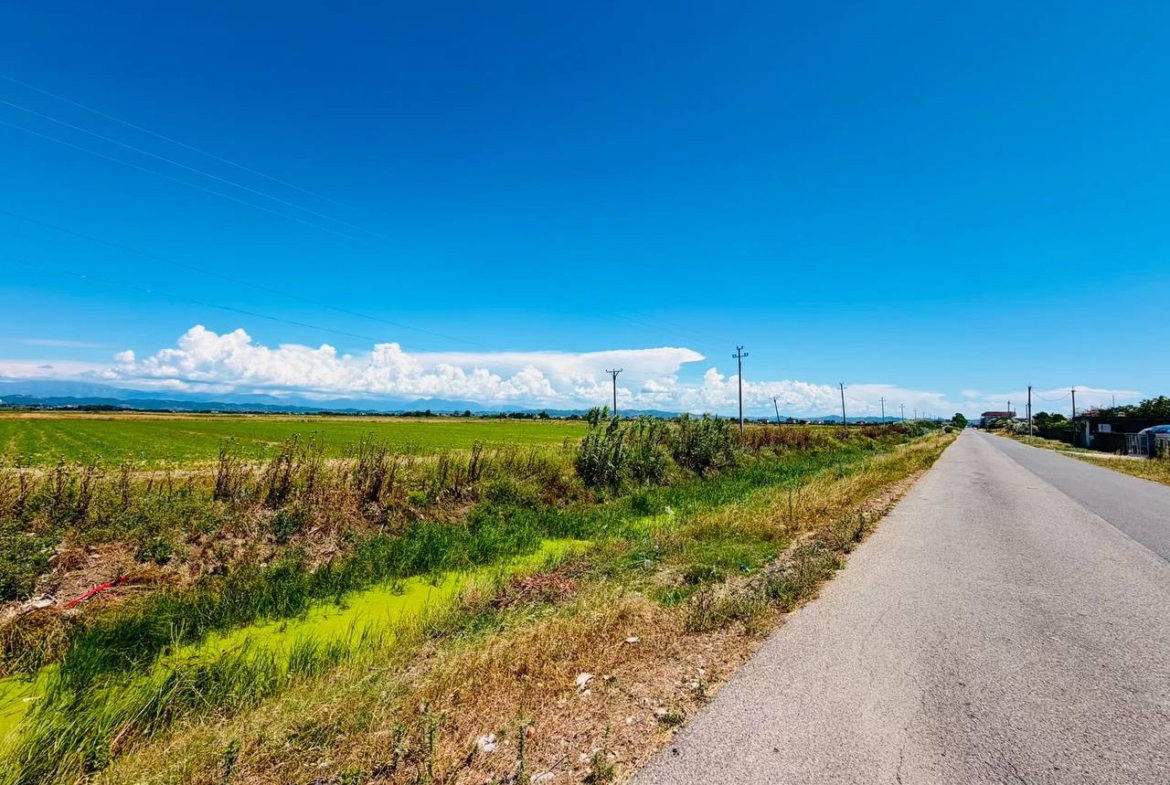 Shitet tokë 15’150 m2 në zonën industriale, Fllakë – Durrës.