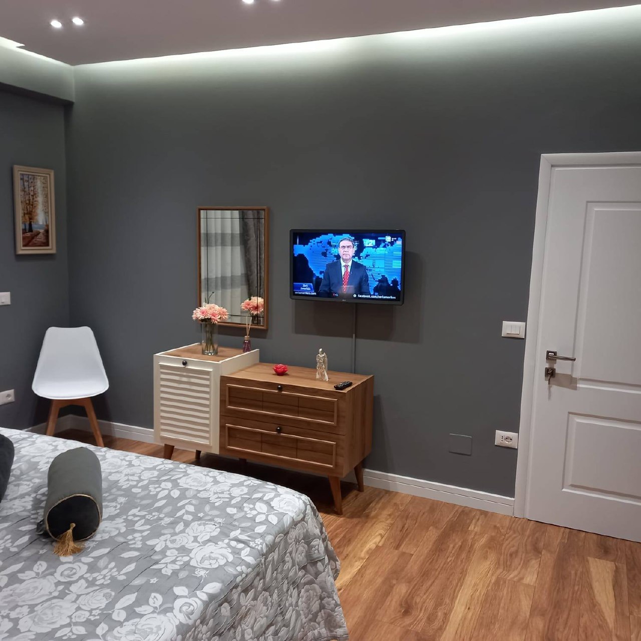 Apartament 1+1 me qera, Bllok, Tiranë.