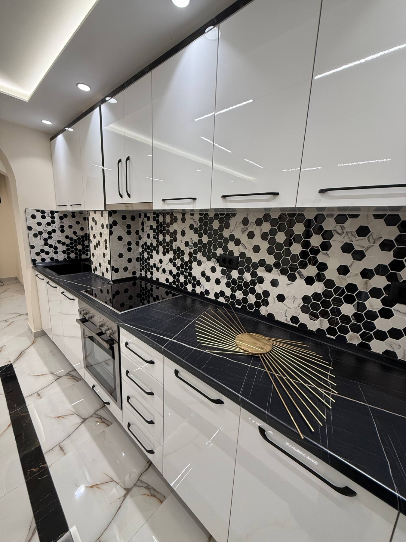 Apartament  2+1 duplex me qera, pranë Ambasadës Amerikane, Tiranë.