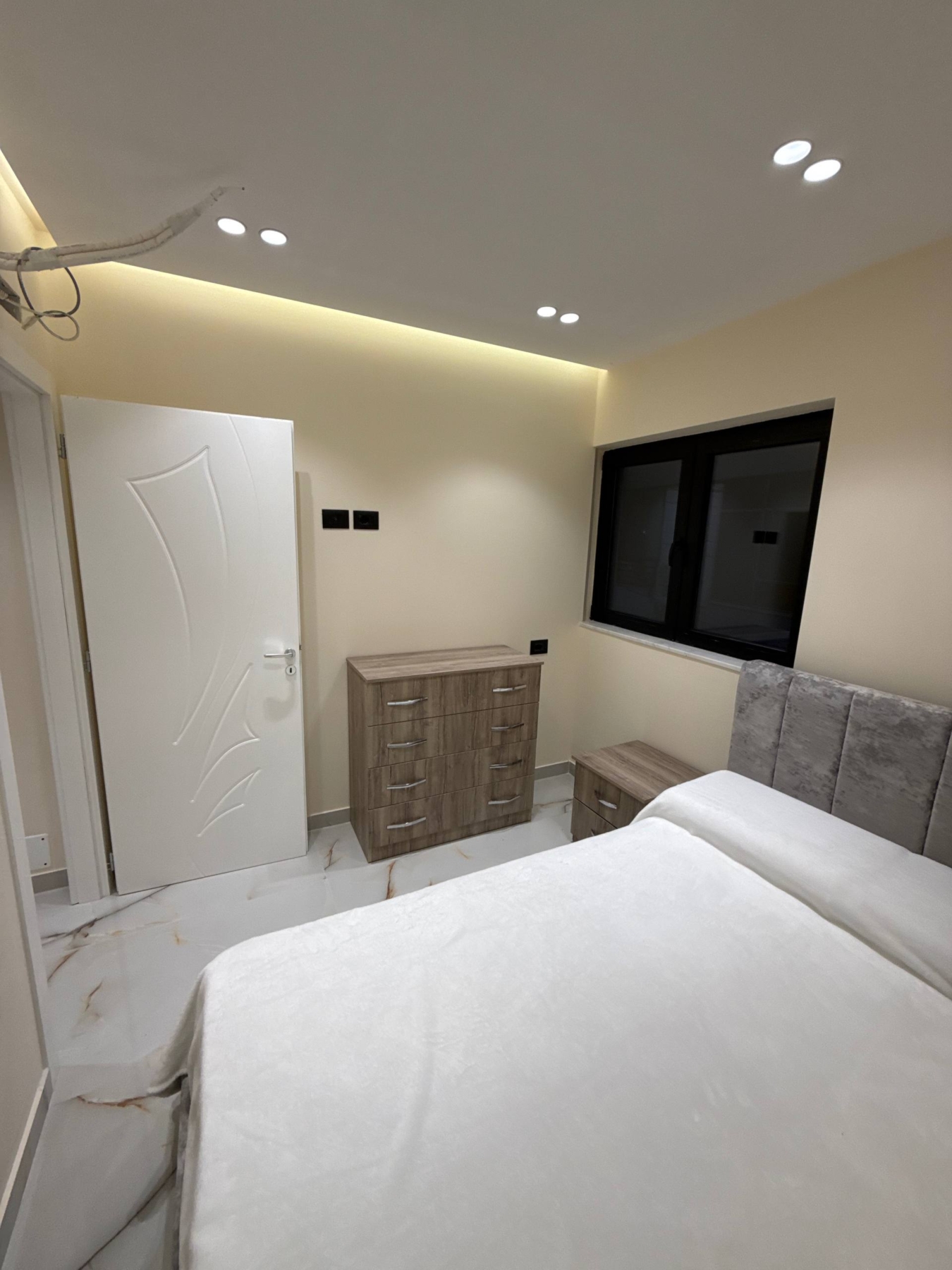 Apartament  2+1 duplex me qera, pranë Ambasadës Amerikane, Tiranë.