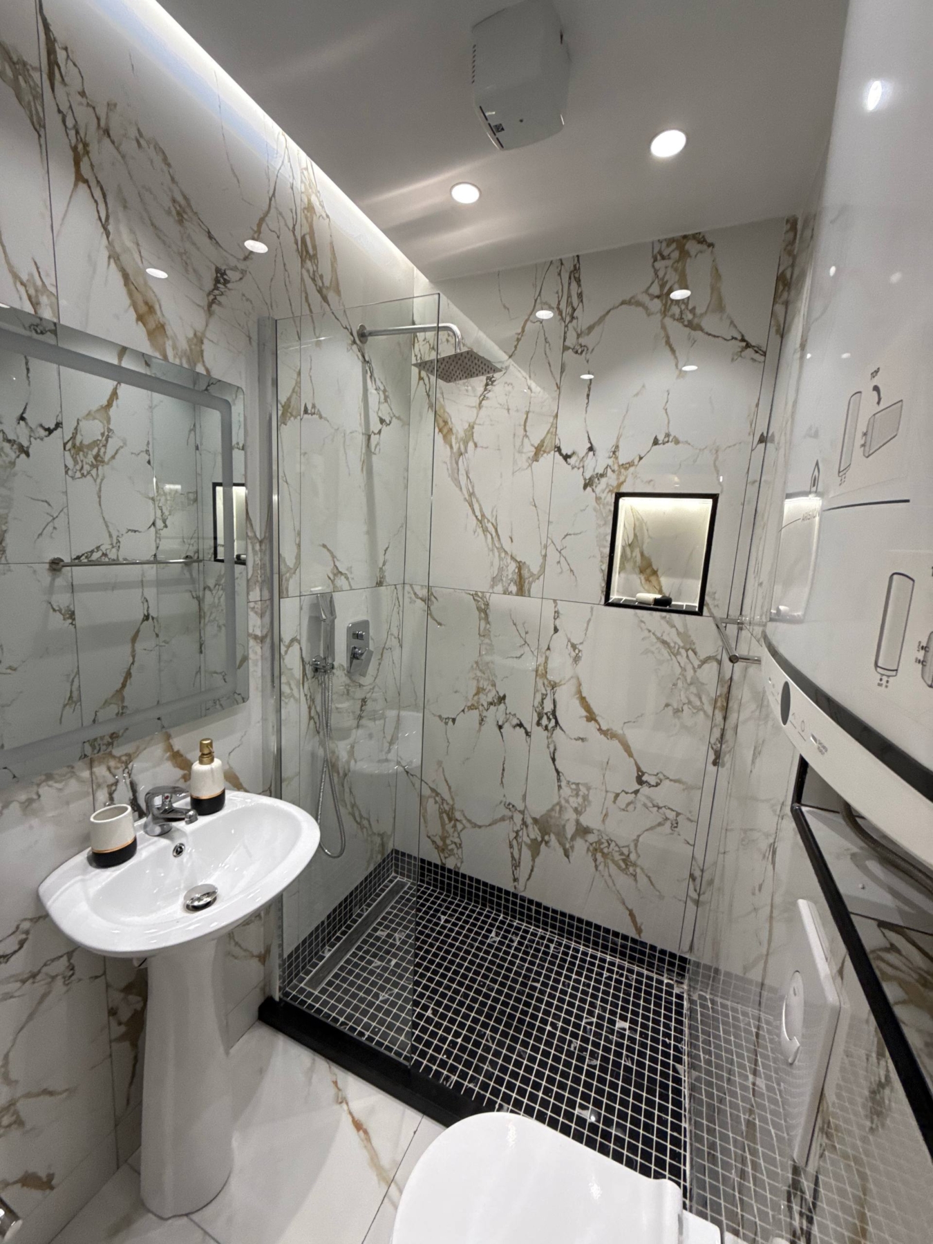 Apartament  2+1 duplex me qera, pranë Ambasadës Amerikane, Tiranë.