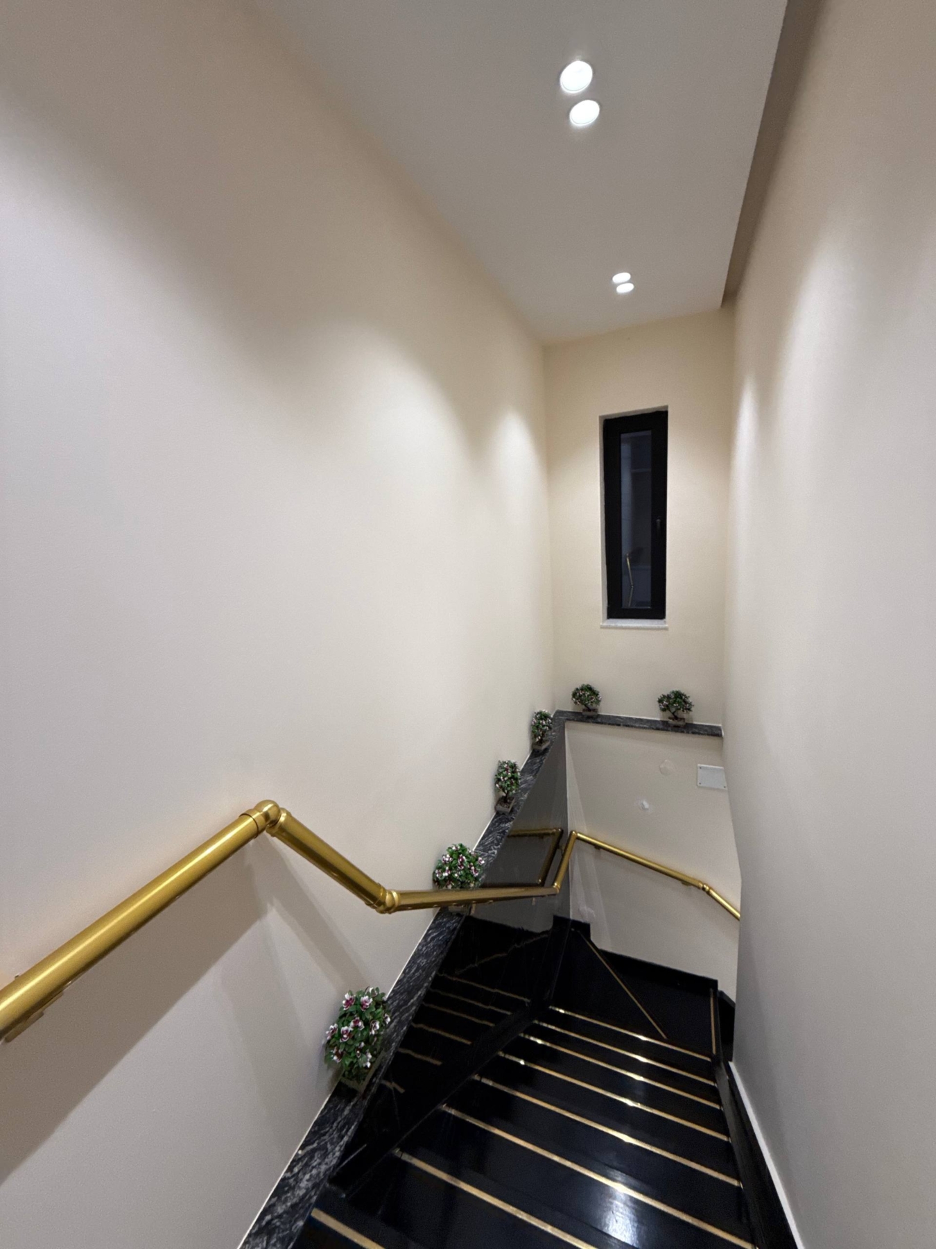 Apartament  2+1 duplex me qera, pranë Ambasadës Amerikane, Tiranë.