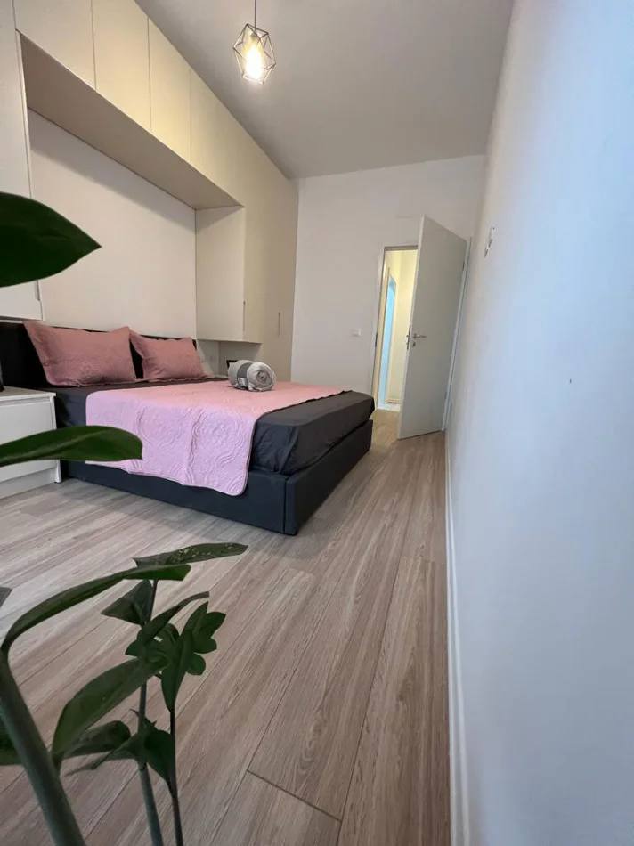 Jepet me qera apartament 1+1, kompleksi Kontakt, Tiranë.