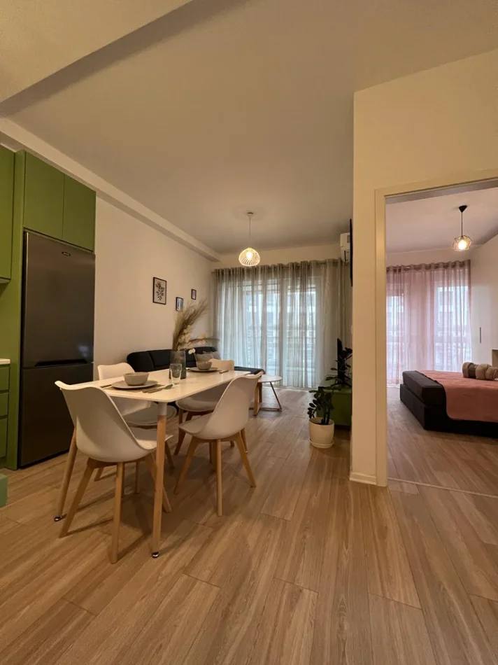 Jepet me qera apartament 1+1, kompleksi Kontakt, Tiranë.