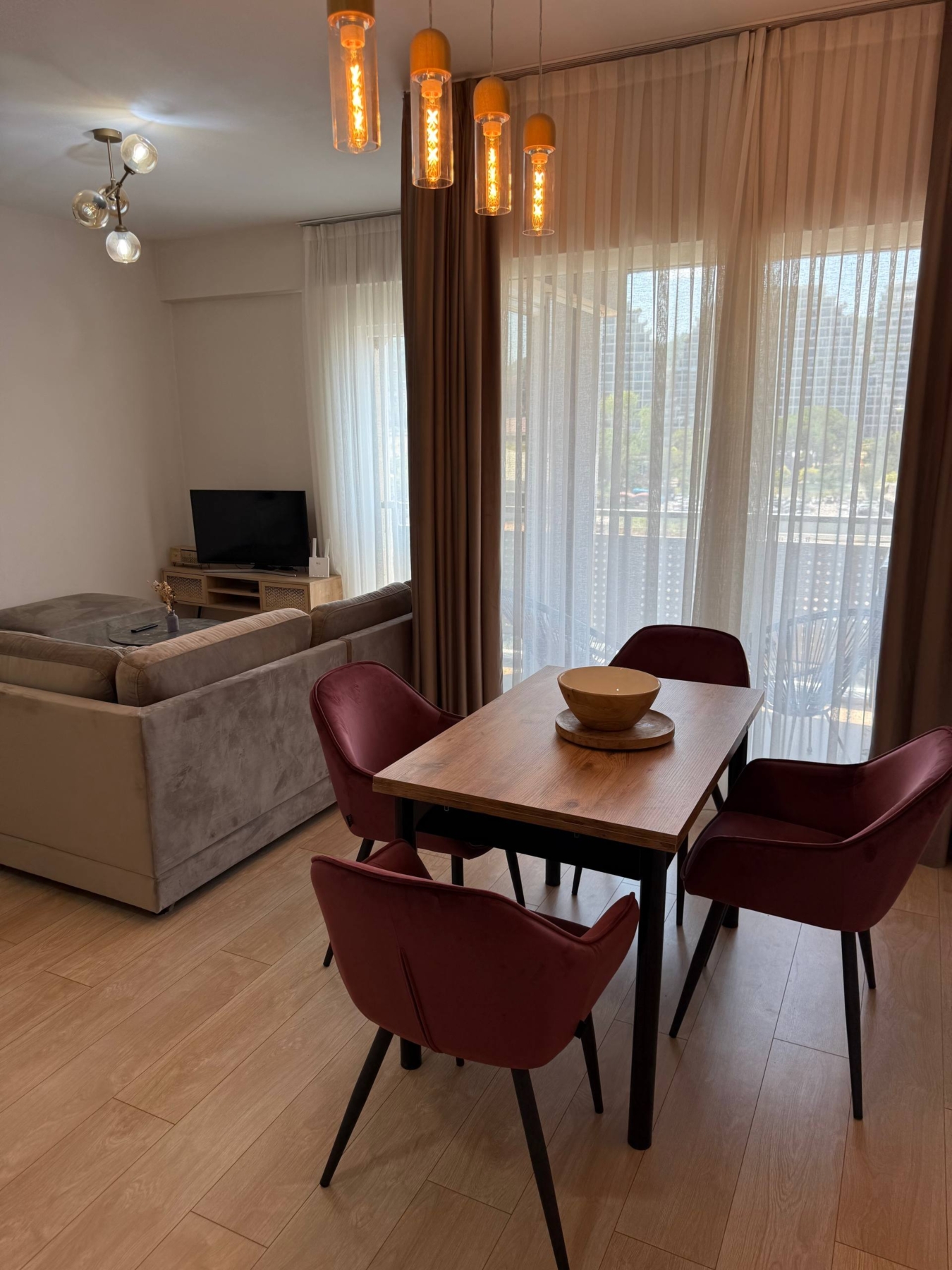 Apartament 2+1 me qera, rruga Kosovarëve, Tiranë.