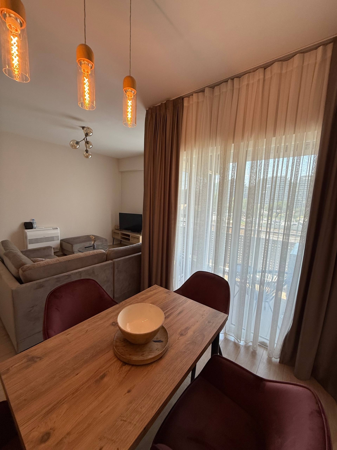 Apartament 2+1 me qera, rruga Kosovarëve, Tiranë.