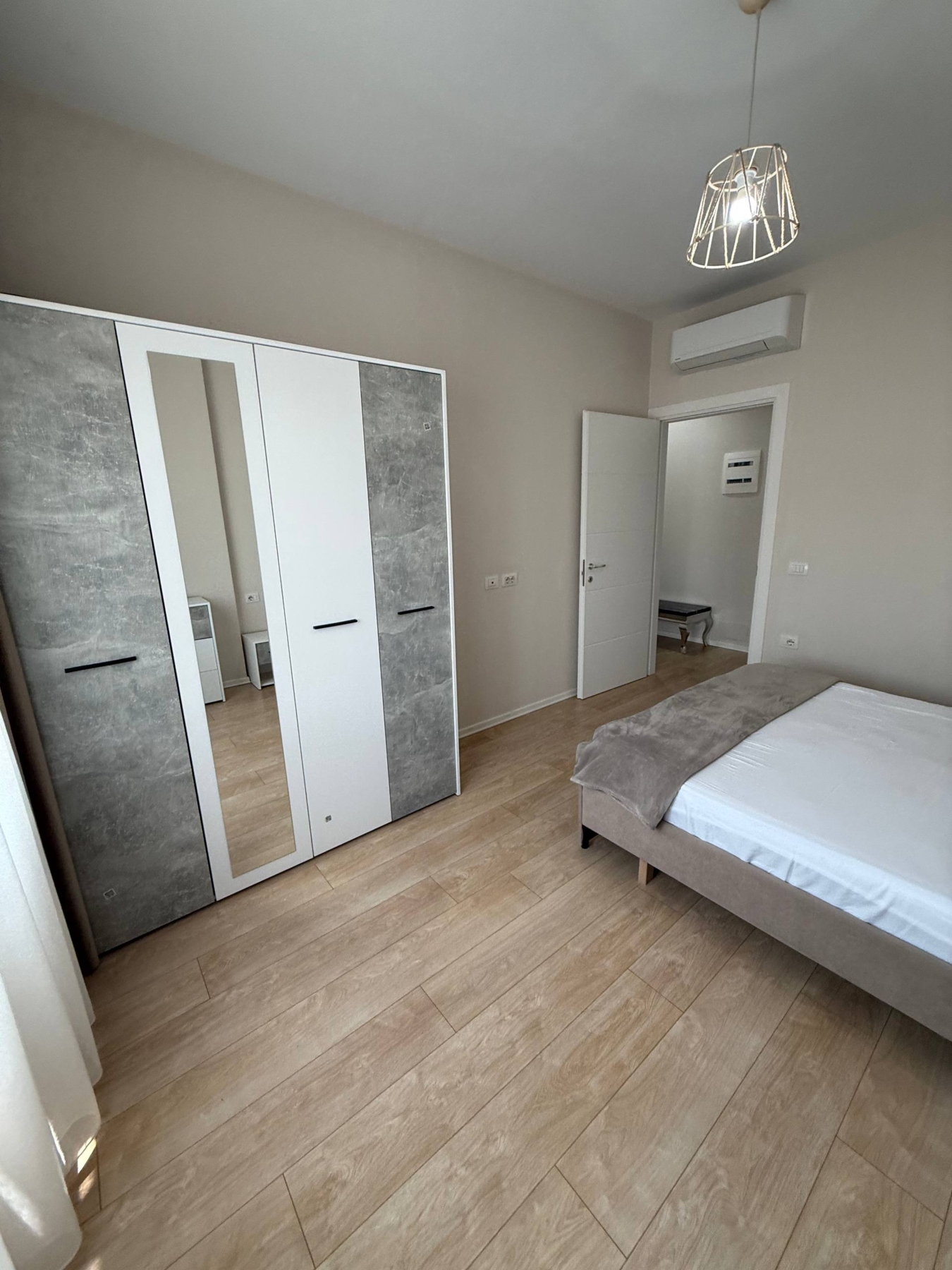 Apartament 2+1 me qera, rruga Kosovarëve, Tiranë.