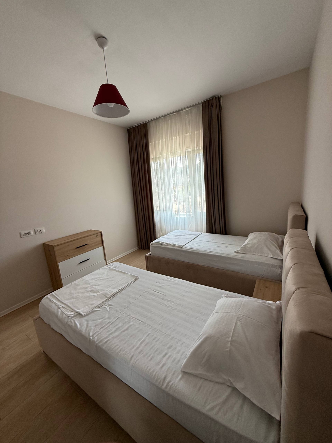 Apartament 2+1 me qera, rruga Kosovarëve, Tiranë.