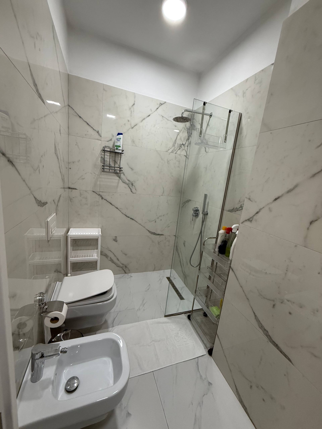 Apartament 2+1 me qera, rruga Kosovarëve, Tiranë.