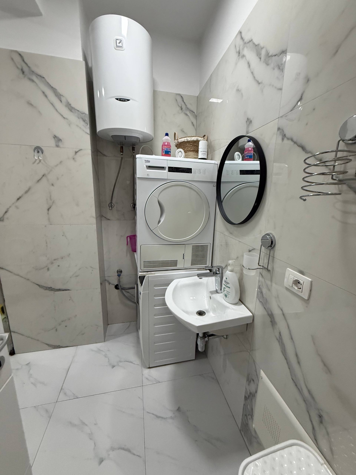 Apartament 2+1 me qera, rruga Kosovarëve, Tiranë.