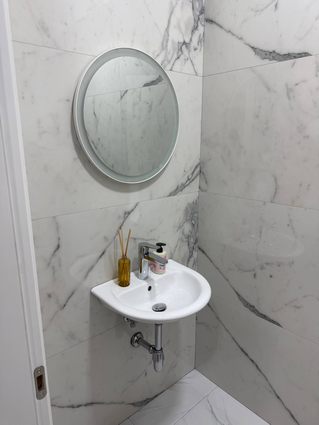 Apartament 2+1 me qera, rruga Kosovarëve, Tiranë.