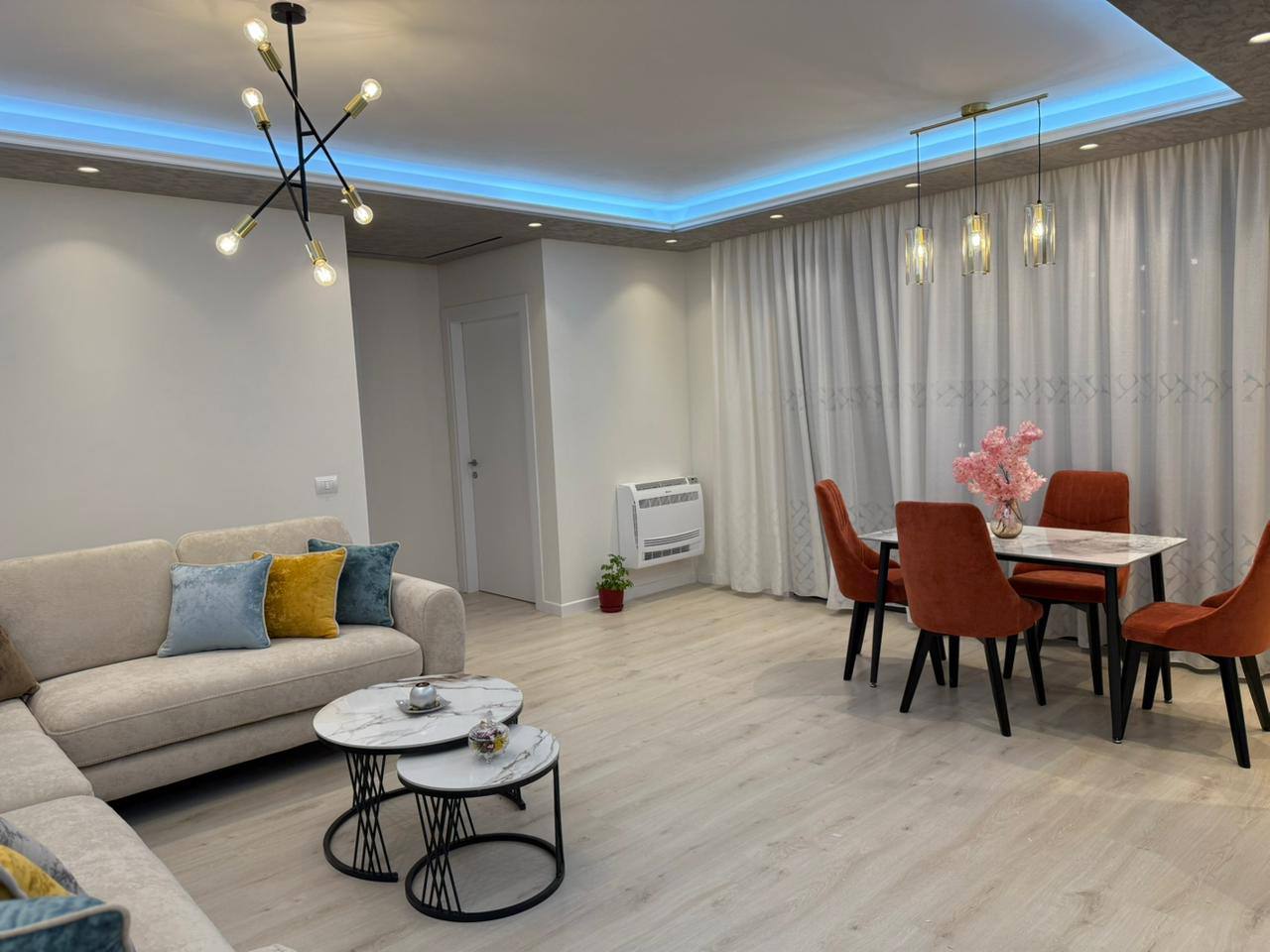 Apartament 2+1 me qera, përballë Casa Italia, Tiranë.
