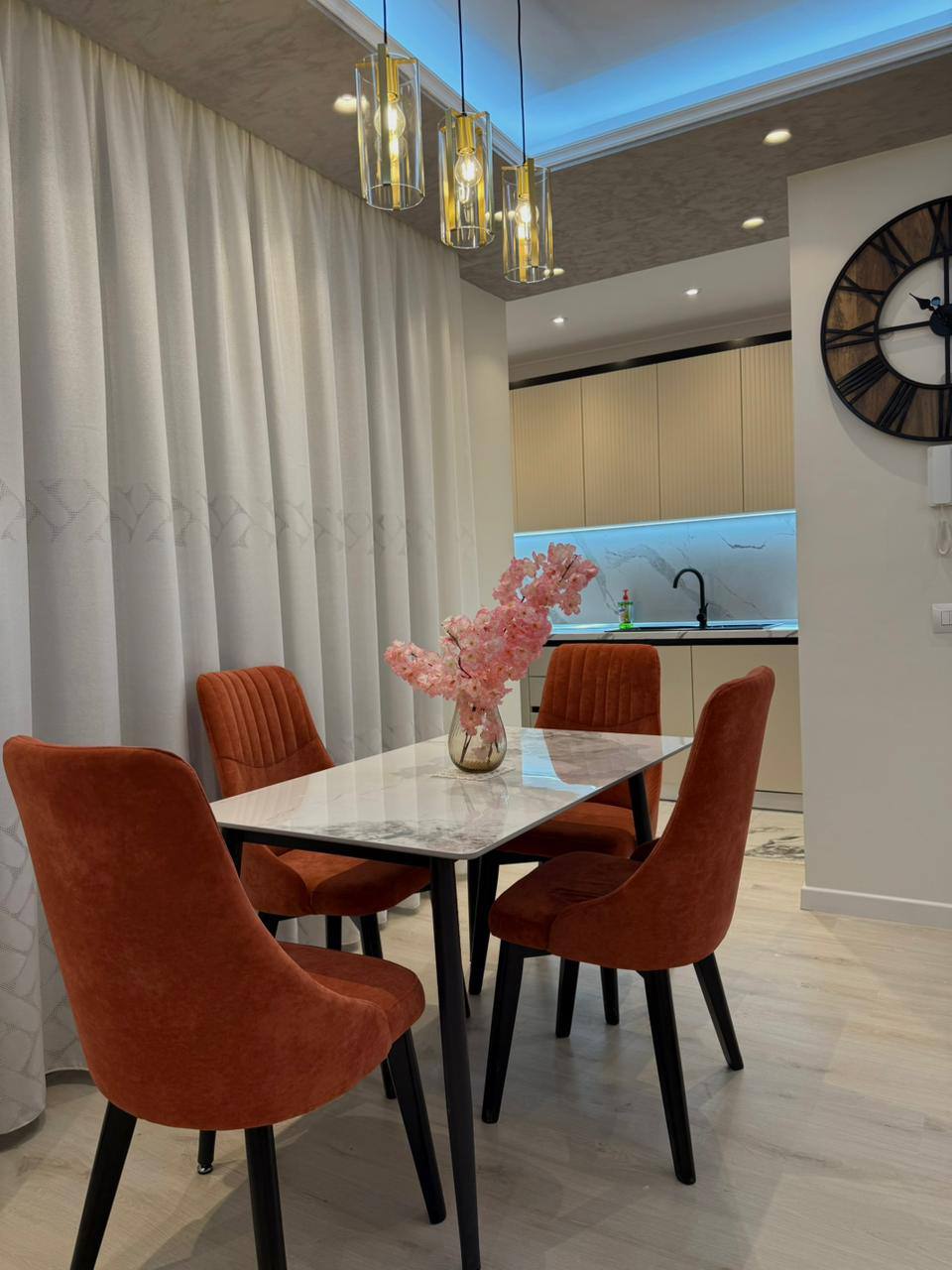 Apartament 2+1 me qera, përballë Casa Italia, Tiranë.
