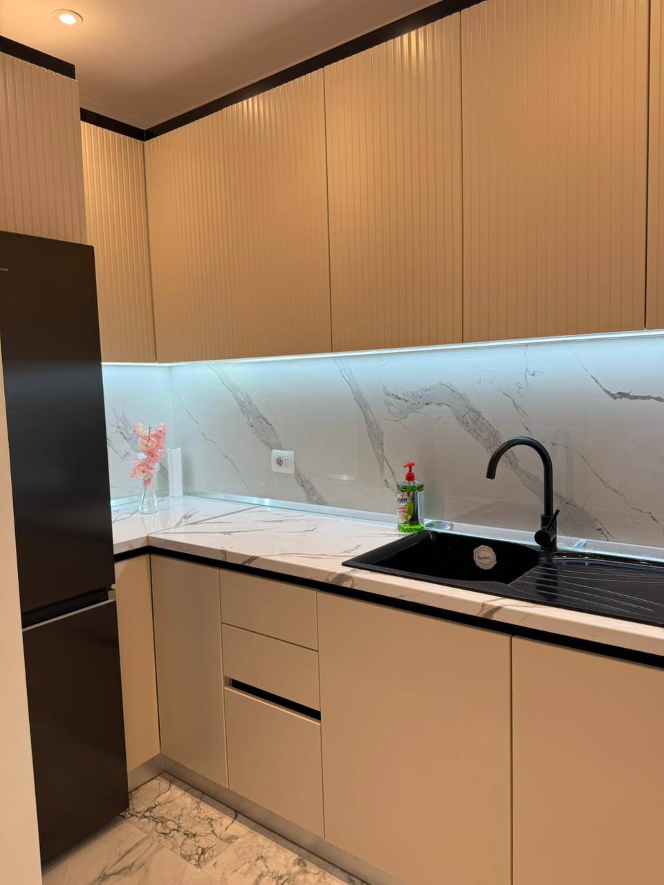 Apartament 2+1 me qera, përballë Casa Italia, Tiranë.