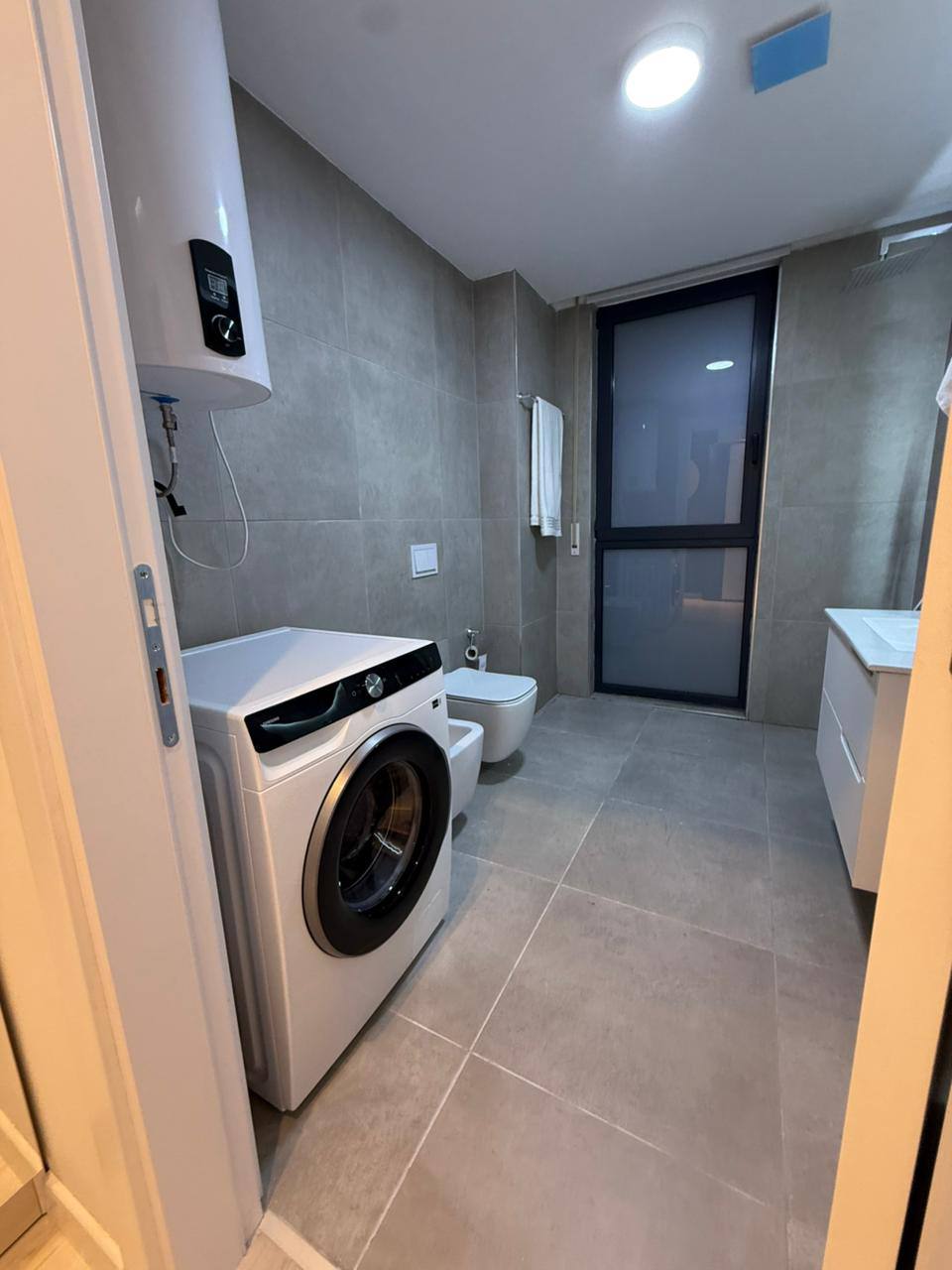 Apartament 2+1 me qera, përballë Casa Italia, Tiranë.
