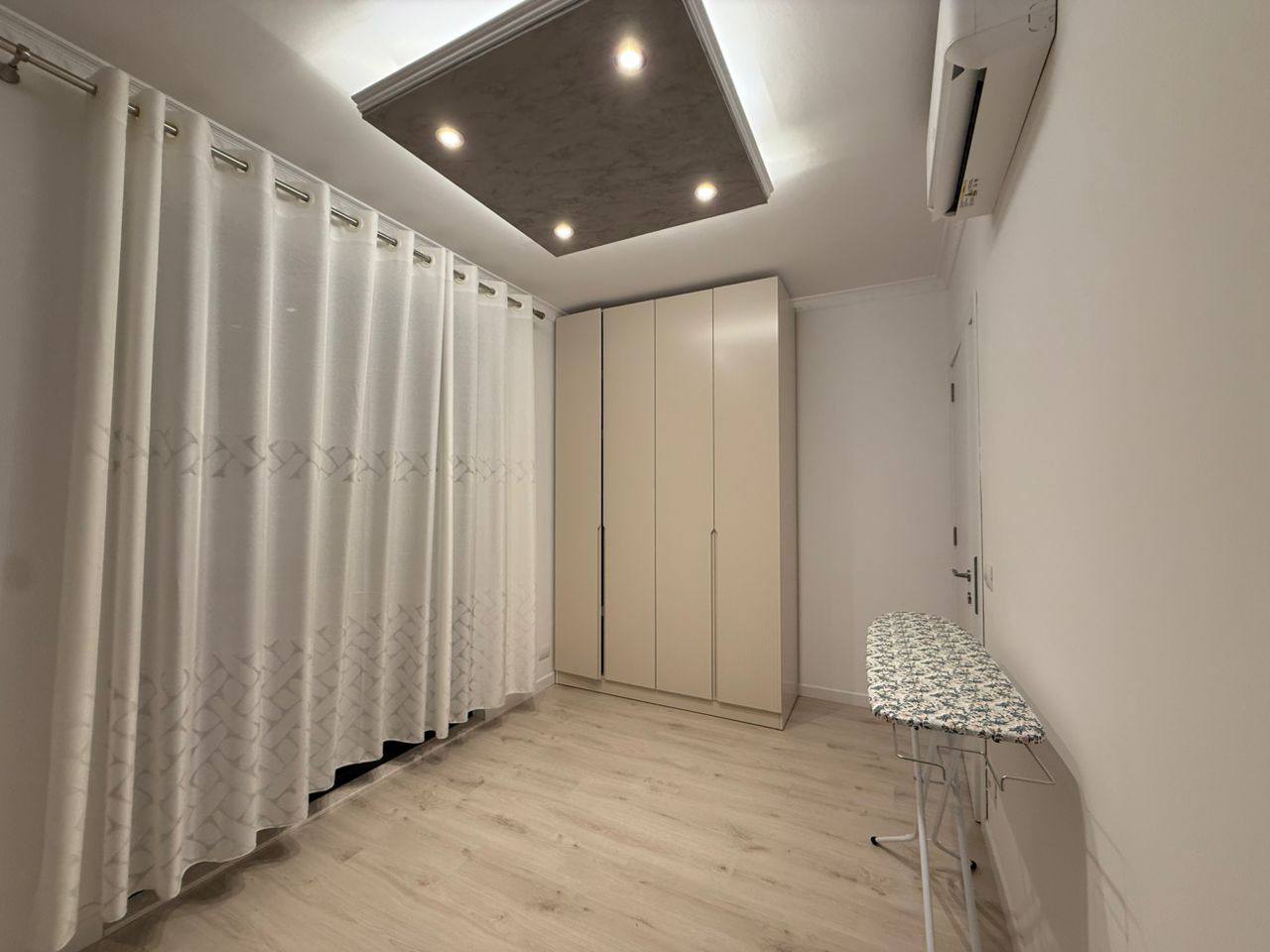 Apartament 2+1 me qera, përballë Casa Italia, Tiranë.