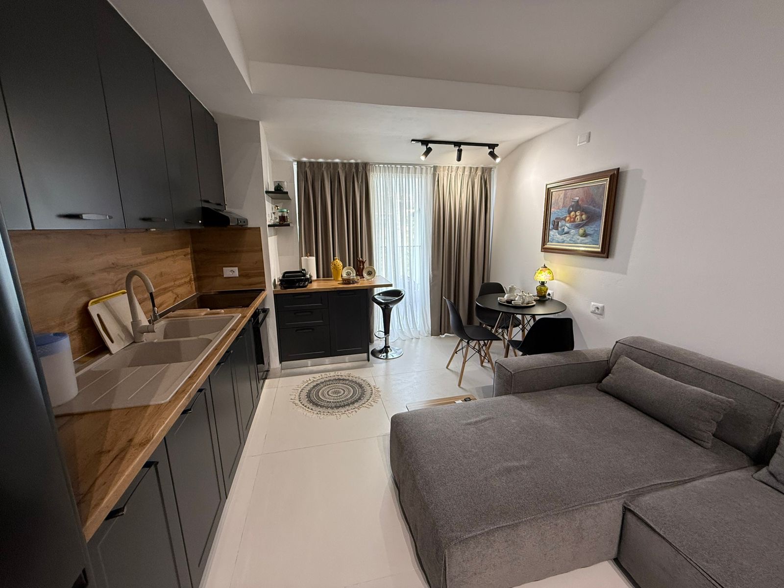 Apartament 1+1 për shitje, në Fresk, Tiranë.
