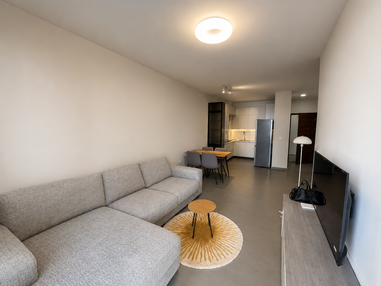 Apartament 1+1 për qera, te Aura Residence, Tiranë.