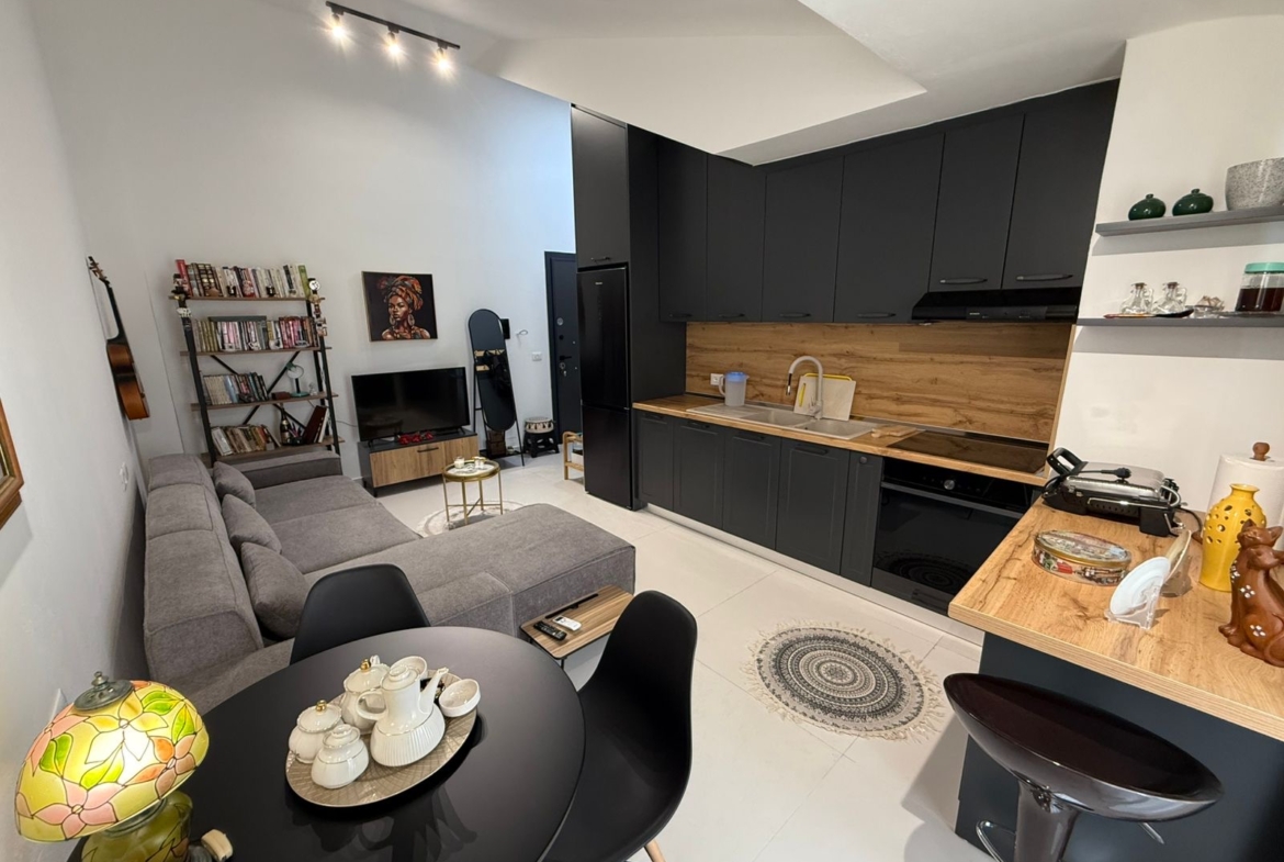 Apartament 1+1 për shitje, në Fresk, Tiranë.