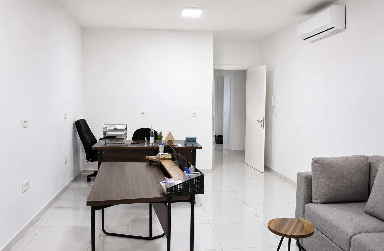 Ambient biznesi për qera, te Komuna e Parisit, Tiranë.
