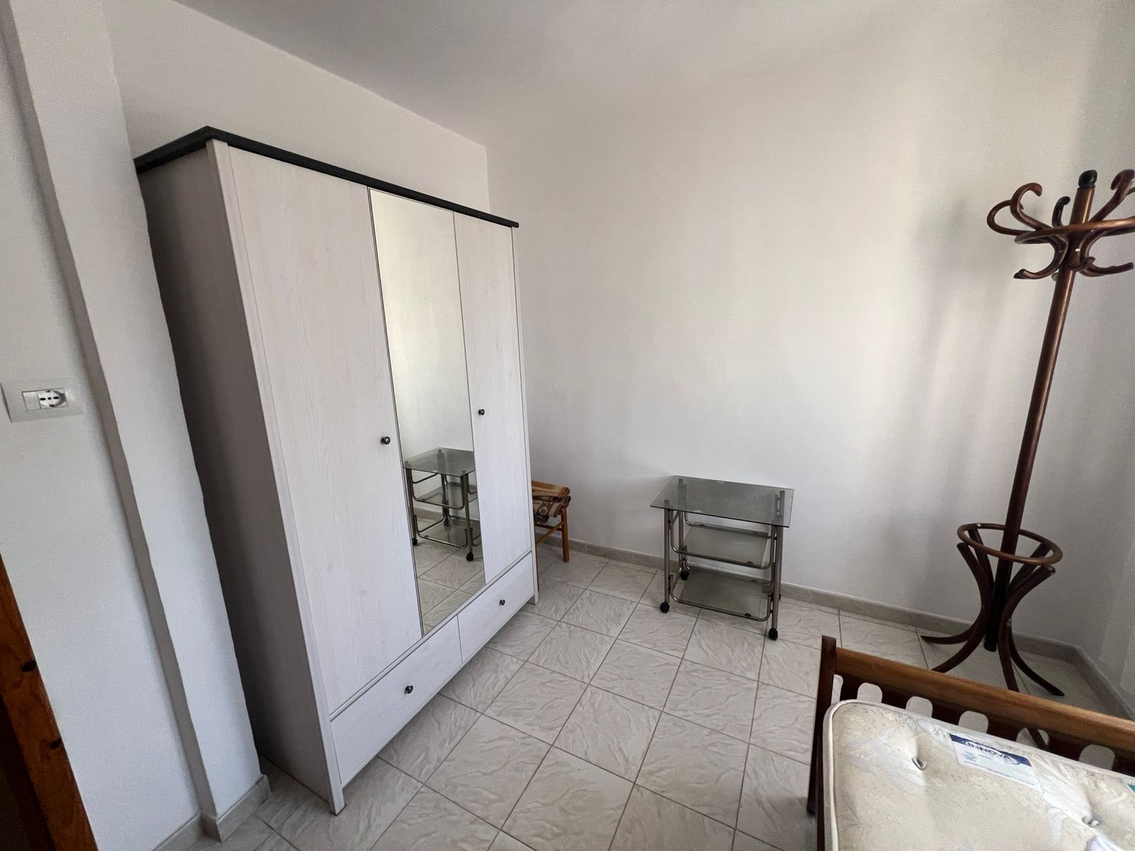 Apartament 3+1 për qera, pranë Ministrisë së Drejtësisë, Tiranë.