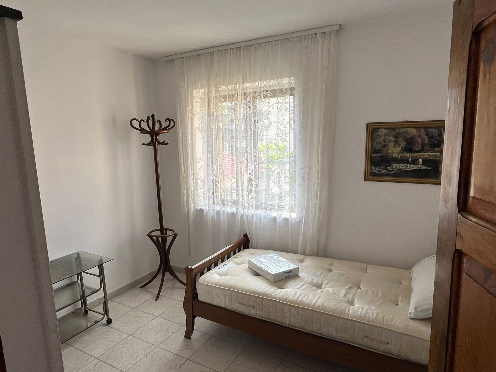 Apartament 3+1 për qera, pranë Ministrisë së Drejtësisë, Tiranë.