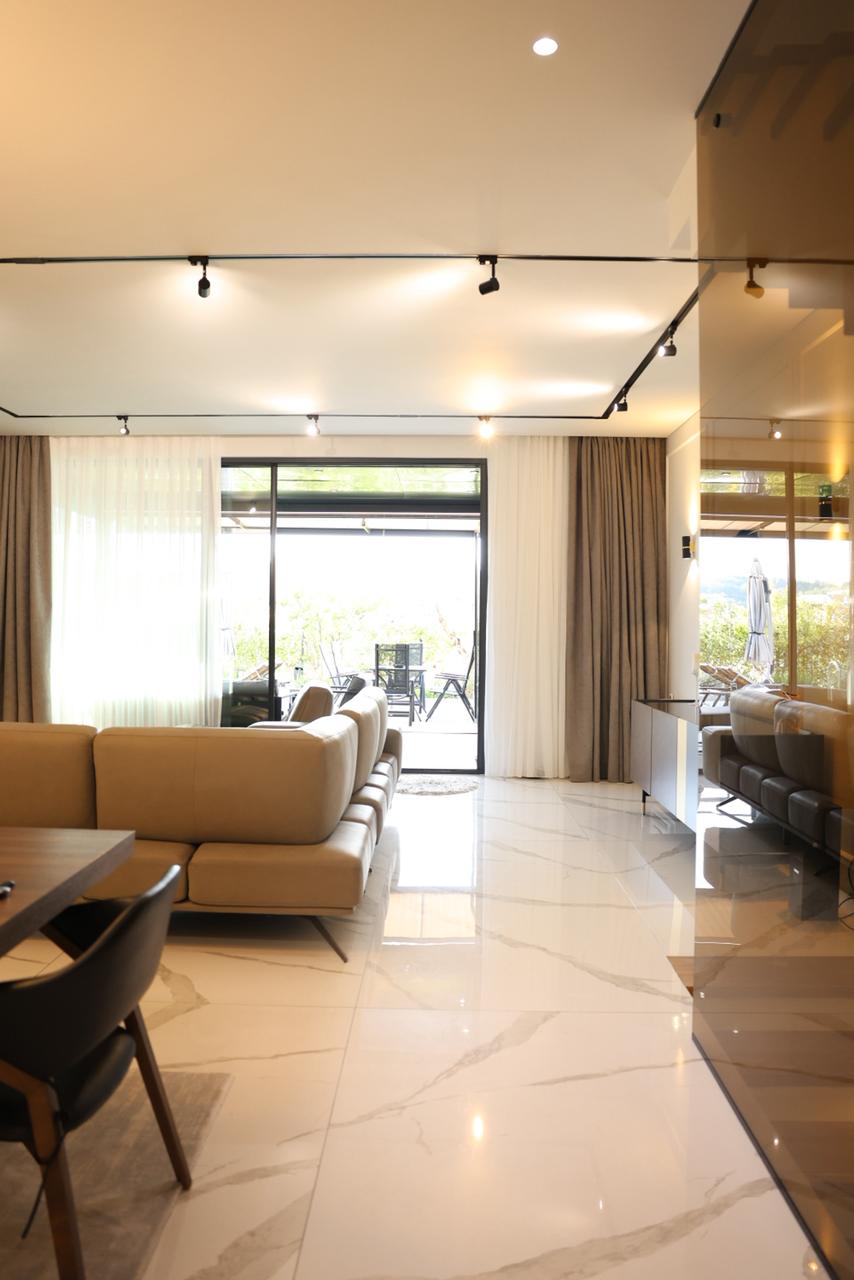 Vilë për shitje, te Mandarine Drive Luxury Living, Tiranë.