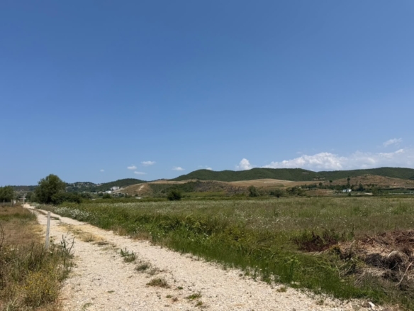 Tokë për shitje,900 m larg detit, Gjiri Lalzit.