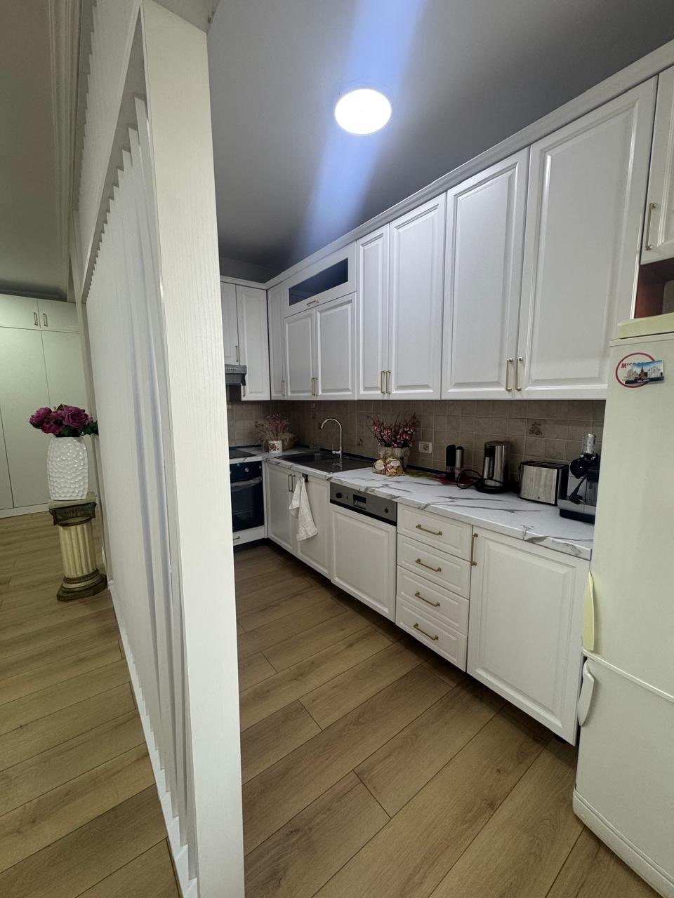 Apartament 2+1 për shitje, pranë Toptan, Tiranë.