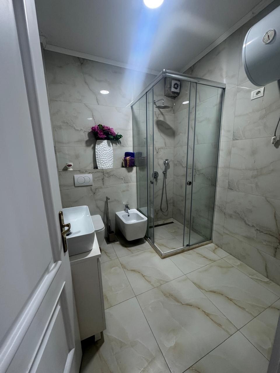 Apartament 2+1 për shitje, pranë Toptan, Tiranë.