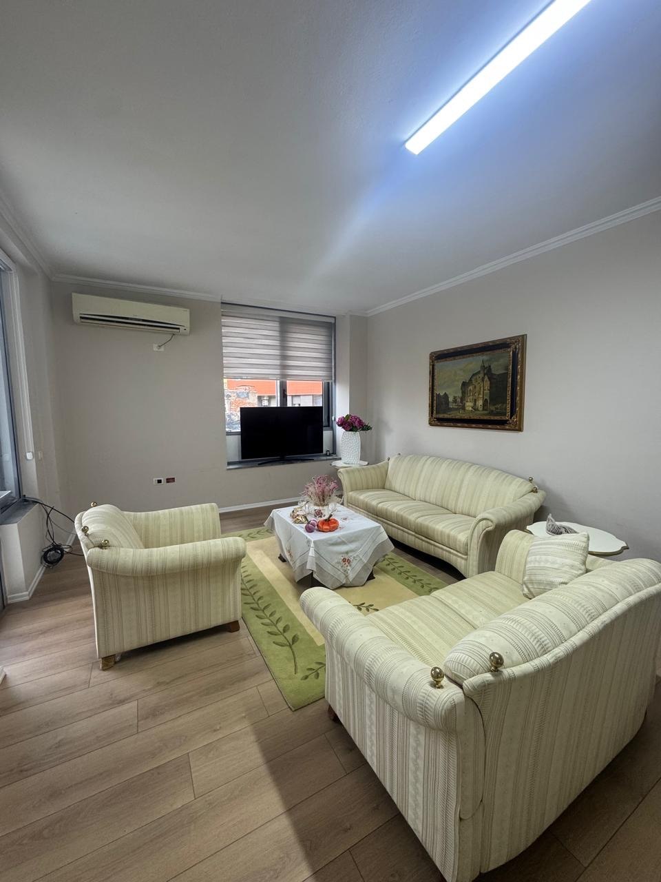 Apartament 2+1 për shitje, pranë Toptan, Tiranë.