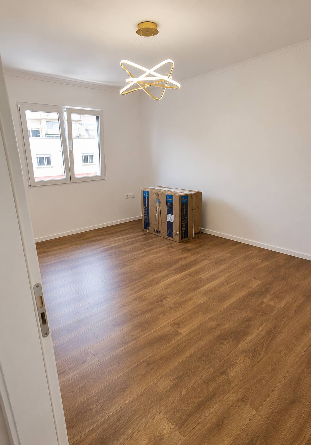 Apartament 1+1 për shitje,pranë Qendrës Condor, rruga e Kavajës, Tiranë.