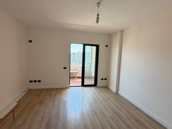 Apartament 2+1 për shitje, te Markata, Durrës.